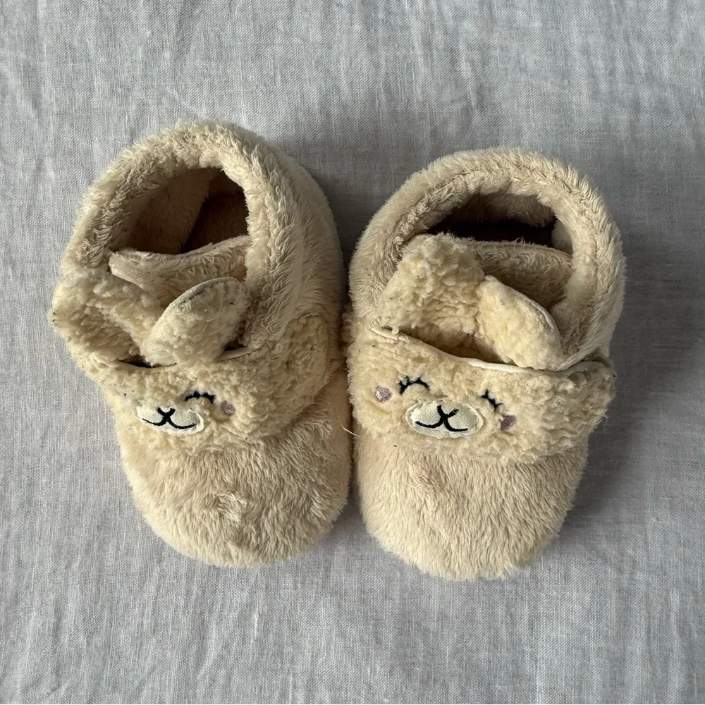 UGG Bixbee Llama Stuffie Slippers Baby Sz 04/05